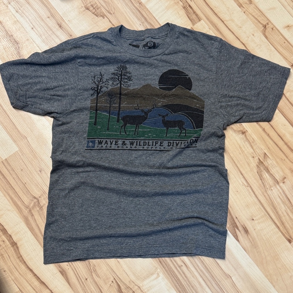 Wave & Wildlife Graphic Short-Sleeve T-Shirt - Gray